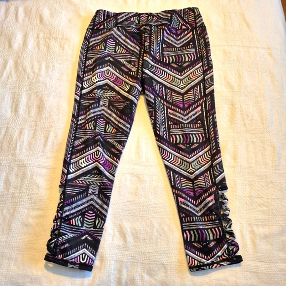 Gaiam women's size Large cropped lattice bottom leg multi color leggings, EUC - Picture 5 of 7